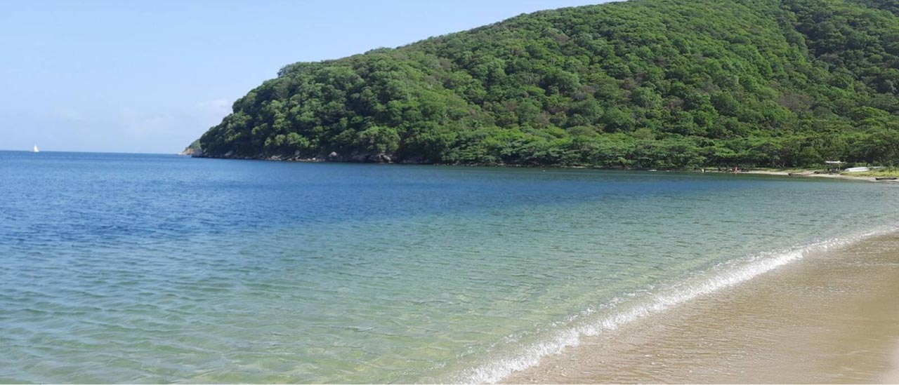 Playa y paisaje natural en la zona de El Zaino, entrada principal del Parque Tayrona