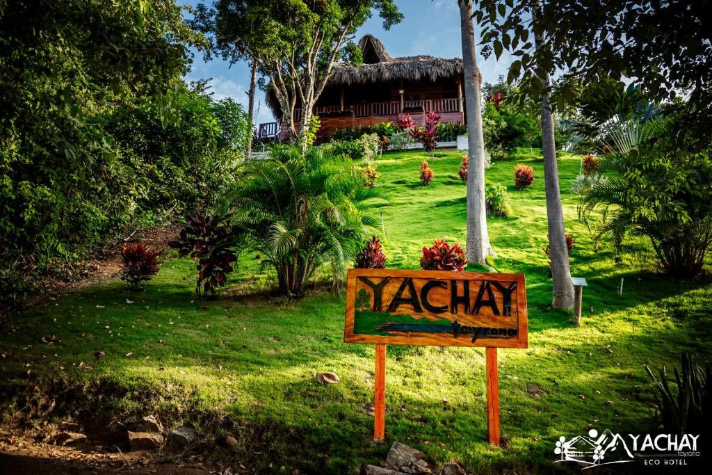 Entorno natural y alojamiento del hotel Senda Yachay